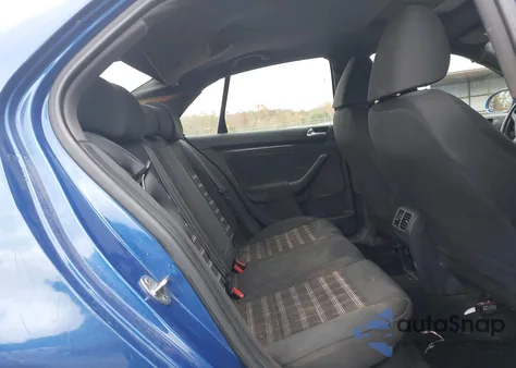 2010 Volkswagen Jetta Tdi Cup Edition z USA, uszkodzony, nr VIN 3VWHL7AJ6AM087084